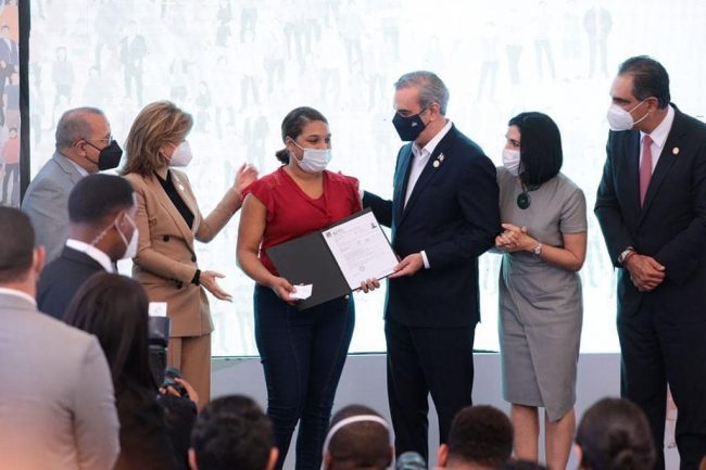 Abinader cumple promesa: dos millones de dominicanos fueron afiliados al SeNaSa