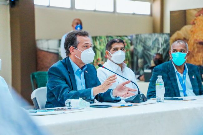 Gobierno muestra interés en mejorar sector lácteo del país