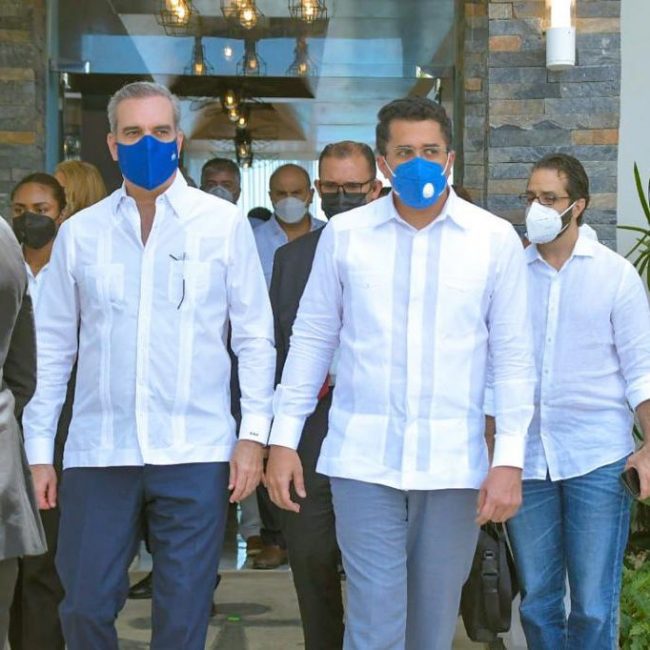 Abinader y Collado se reúnen con equipos de urbanismo para tratar proyectos para recuperar turismo dominicano