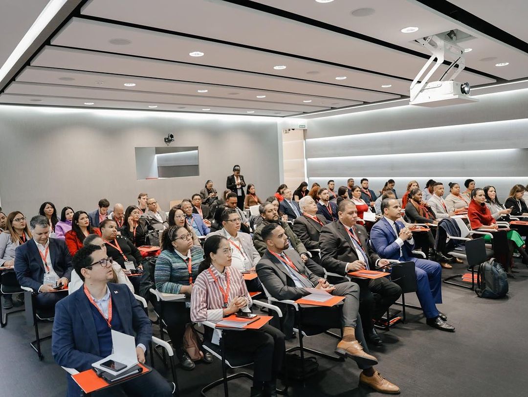 Consulado Dominicano en España lidera seminario de emprendimiento para la comunidad en el exterior