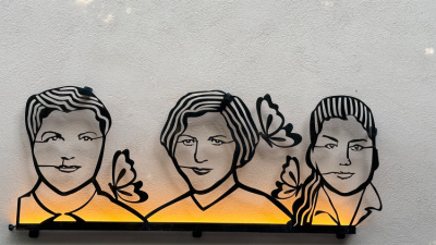 Italia: Develan obra “Las Mirabal iluminadas”, en el Jardín Botánico de Roma