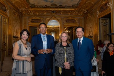 Doctor Luis Esteban Abreu García recibe Premio Padre Billini por su excelencia en gastroenterología
