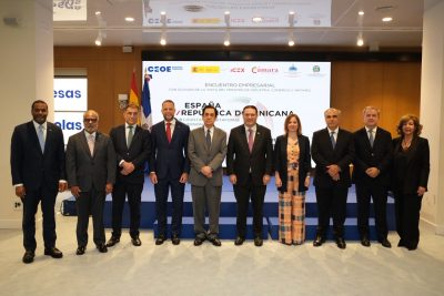 RD presenta estrategia nacional de semiconductores y manufactura avanzada