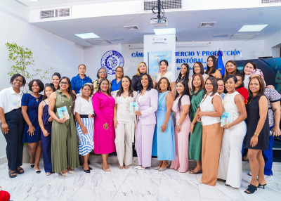 Geisy Peña inspira a mujeres de San Cristóbal con liderazgo, reinvención y propósito