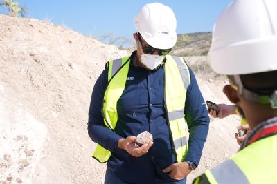 Muestras de roca revelan porosidad y características clave para el estudio