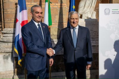 Tierras raras, zonas francas y semiconductores: los sectores que RD ofrece a Italia