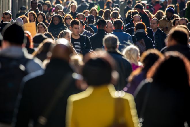 España logra récord de población: 48,3 millones, gracias a la inmigración