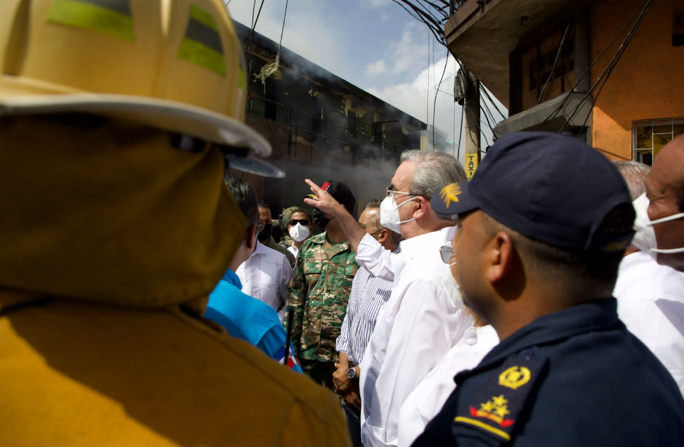 Tragedia en San Cristóbal: Abinader suspende discurso y se solidariza con afectados