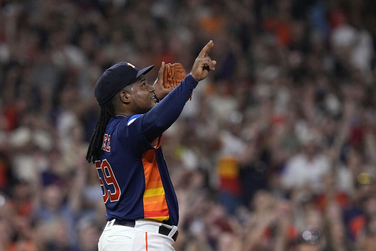 El dominicano Framber Valdez lanza juego sin hits haciendo historia para los Astros de Houston