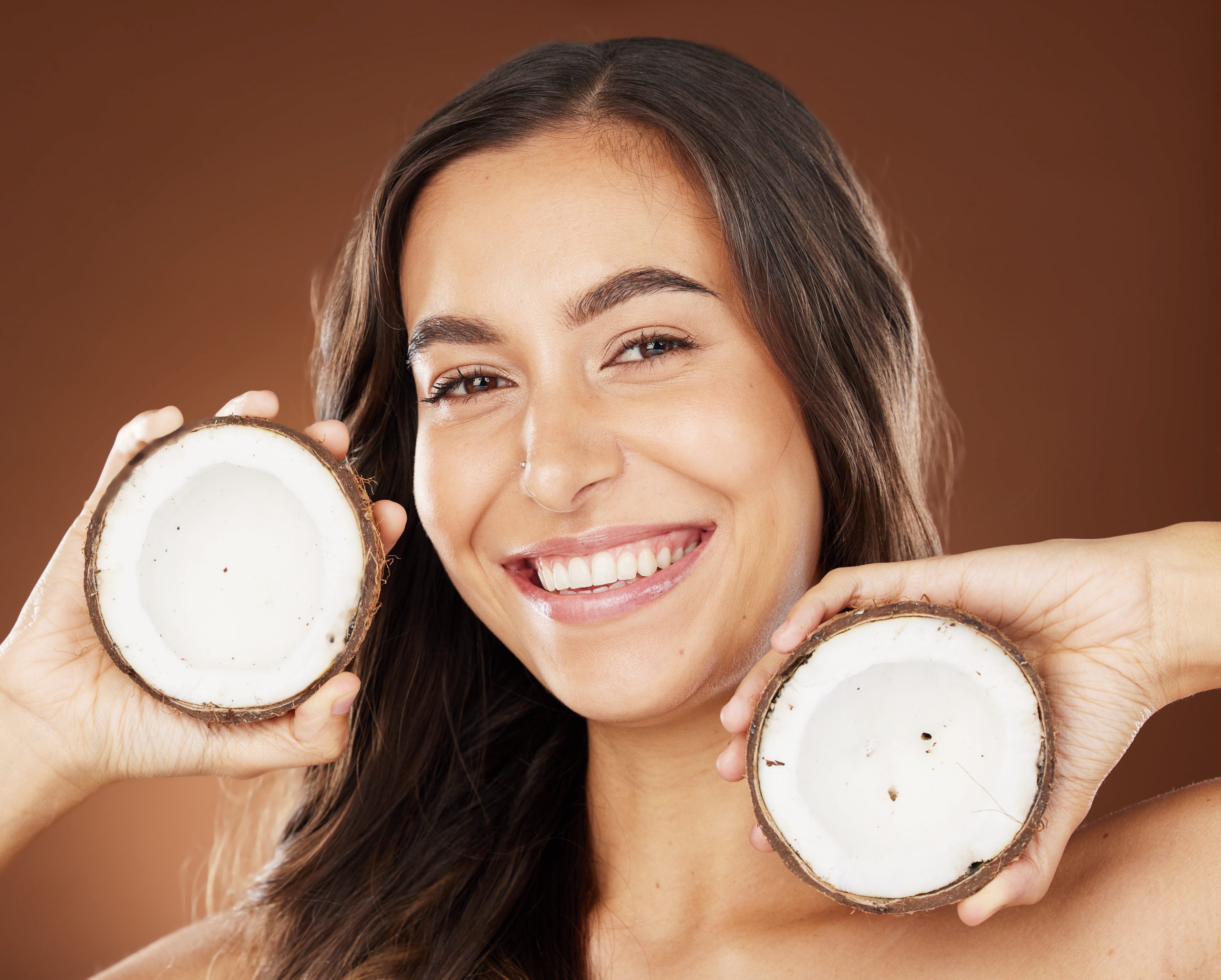 El aceite de coco y sus beneficios para el cabello