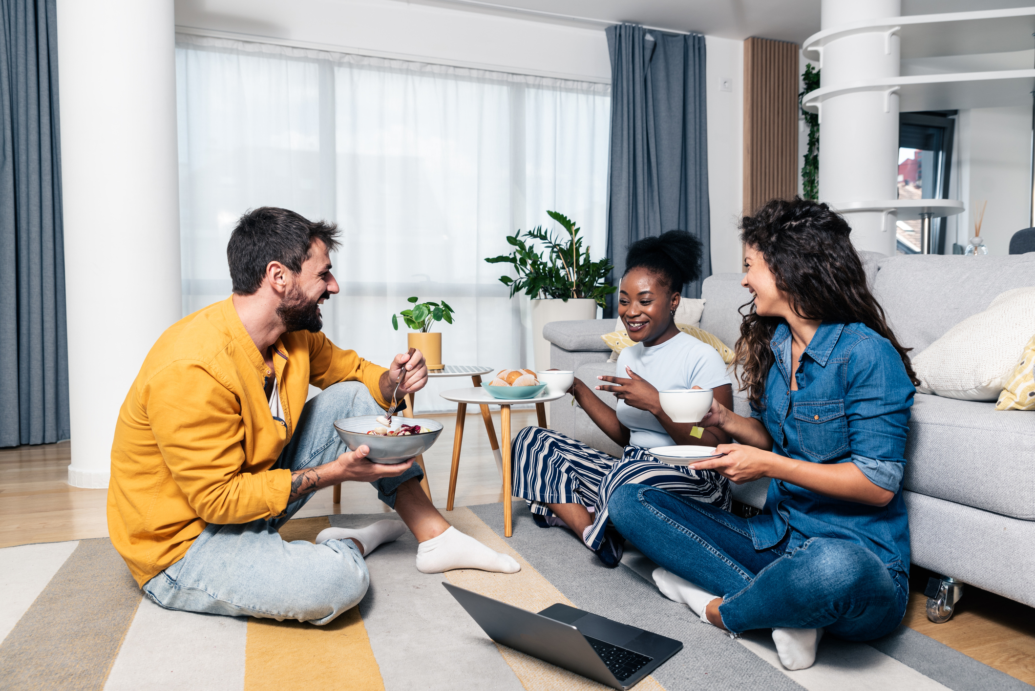 Compartir vivienda en España cuesta hasta 445 euros de media, un 50% más que hace cinco años