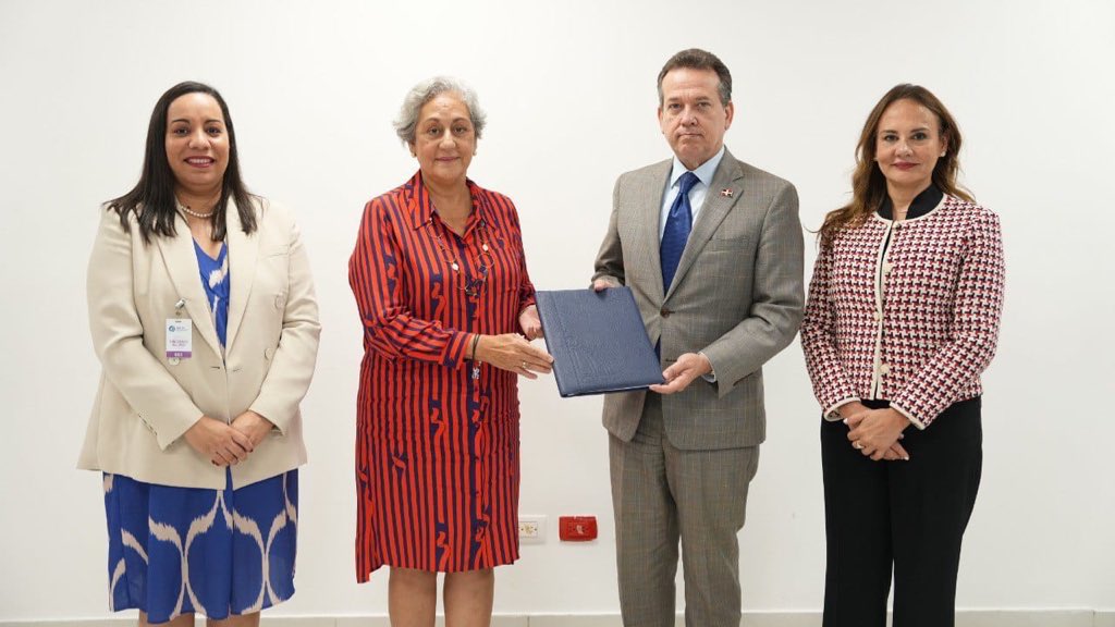 Ito Bisonó lidera lanzamiento de sistema que busca proteger las relaciones comerciales de RD