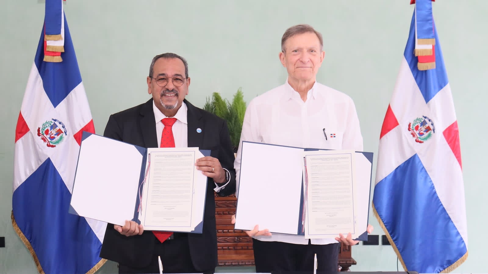 Firman acuerdo para potenciar inversión extranjera en República Dominicana