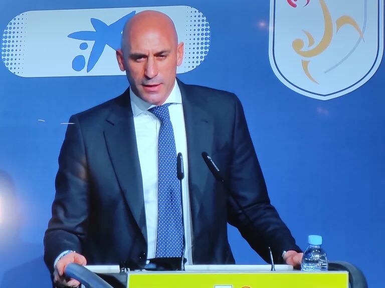 Luis Rubiales se libra de ser detenido al encontrarse… en la República Dominicana