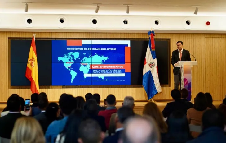 Roberto Ángel anuncia en Madrid proyecto para establecer «Red de Centros del Dominicano en el Exterior»