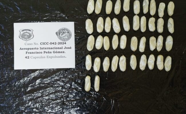 Detienen en el AILA dominicano con estomago lleno de bolsitas de cocaína liquida Detienen en el AILA dominicano con estomago lleno de bolsitas de cocaína liquida