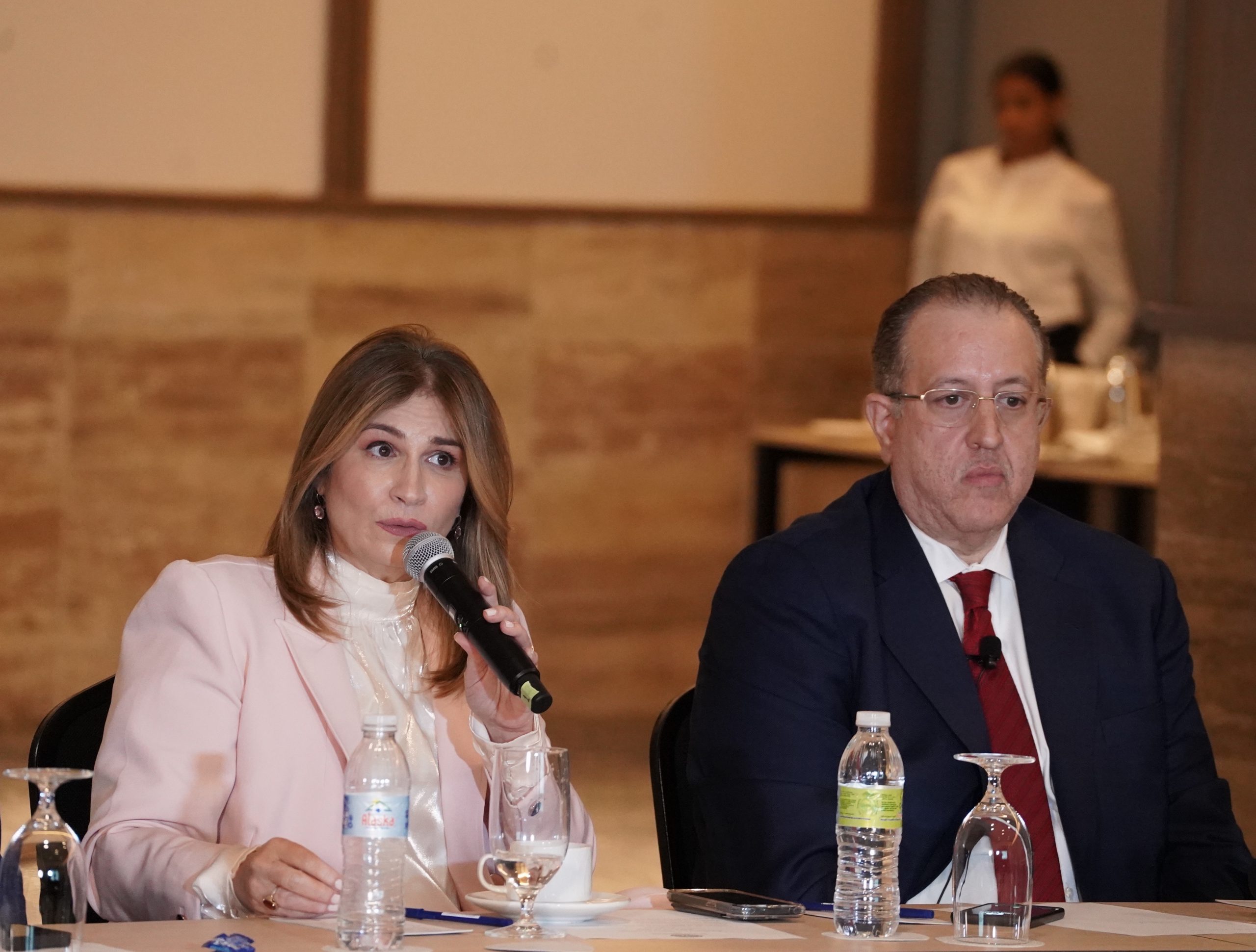 Carga fiscal desmedida al ron afecta recaudaciones del Estado, a productores y consumidores