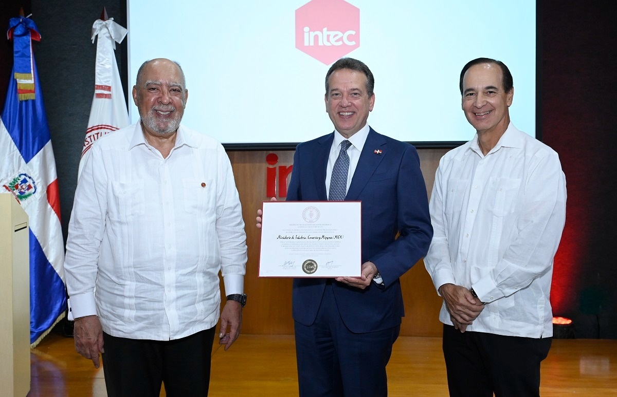 INTEC reconoce al MICM por su contribución al desarrollo modelo triple hélice en RD
