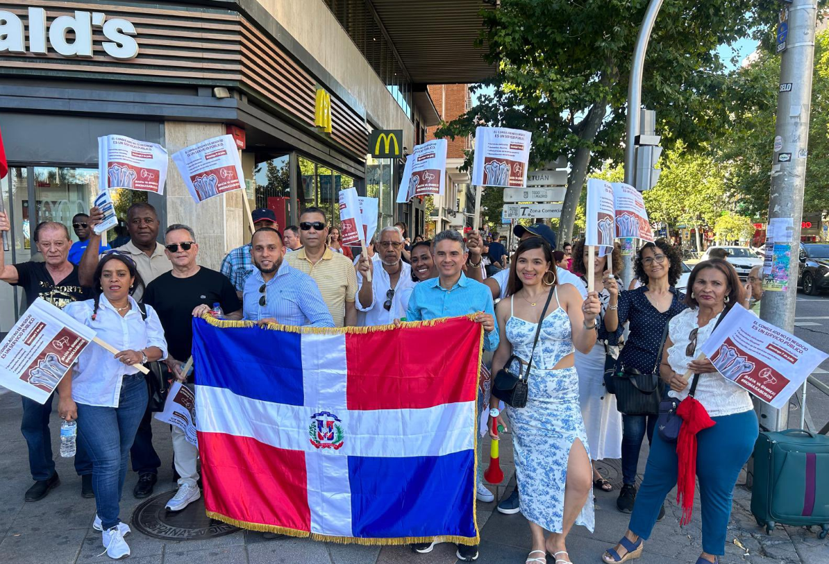 Madrid: Dirigentes PLD-FP realizan manifestación por «malas prácticas» del MIREX