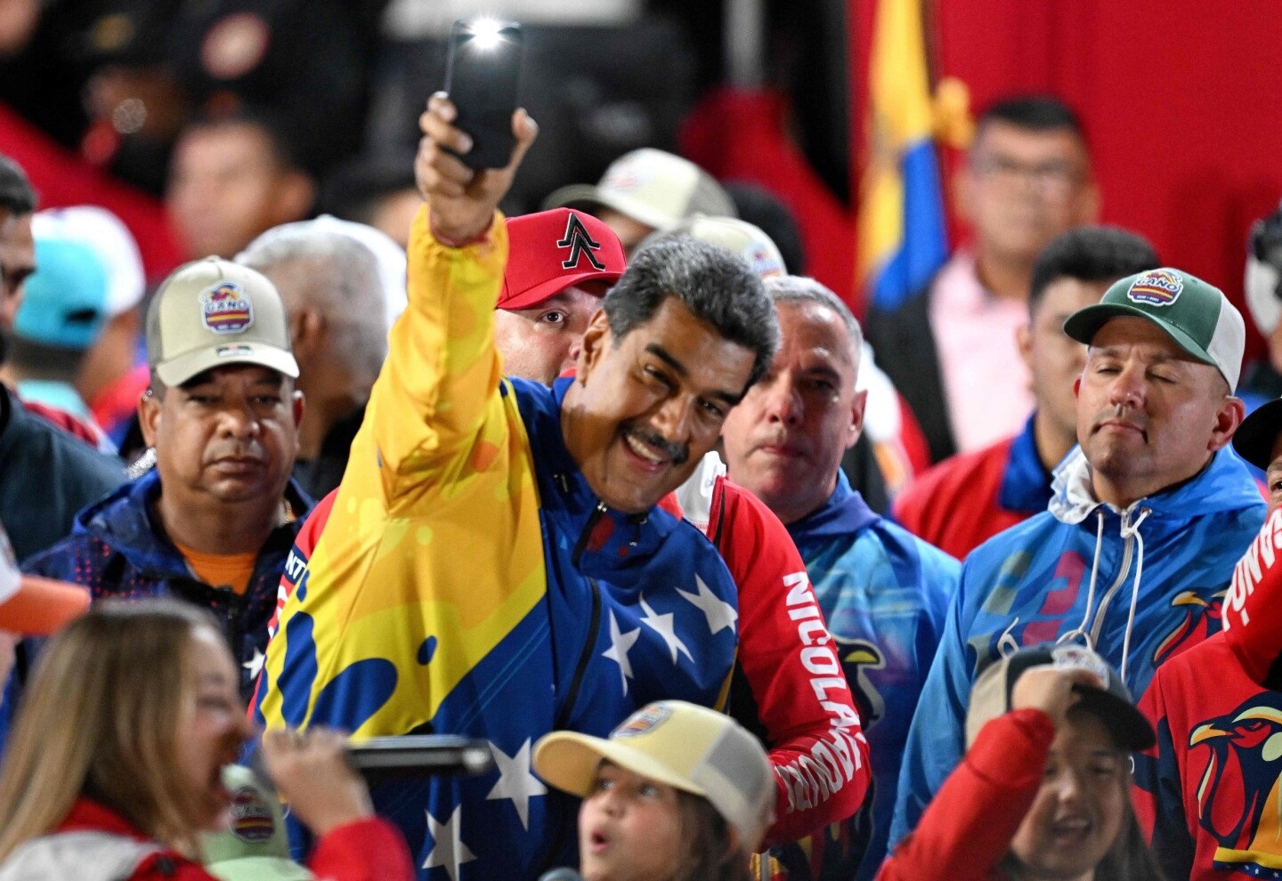 Venezolanos acusan fraude tras «triunfo electoral» de Nicolás Maduro