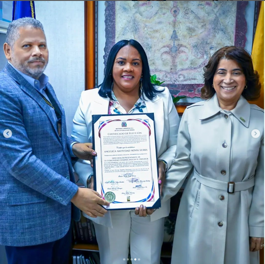 JCE entrega certificado de elección a Naty Novas como diputada ultramar Europa
