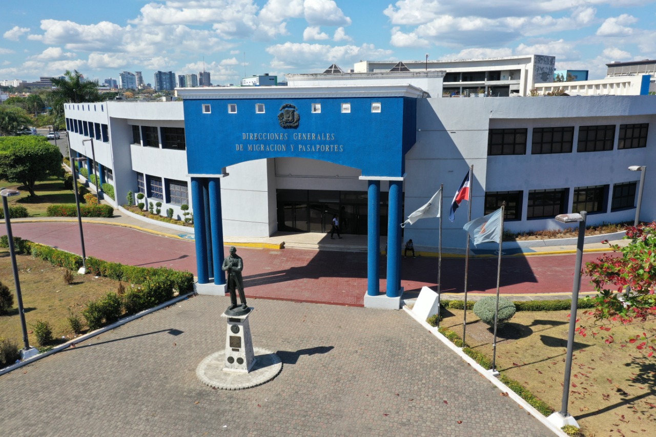 Dirección de Migración solicita cédulas a todos los dominicanos que salgan del país Dirección de Migración solicita cédulas a todos los dominicanos que salgan del país