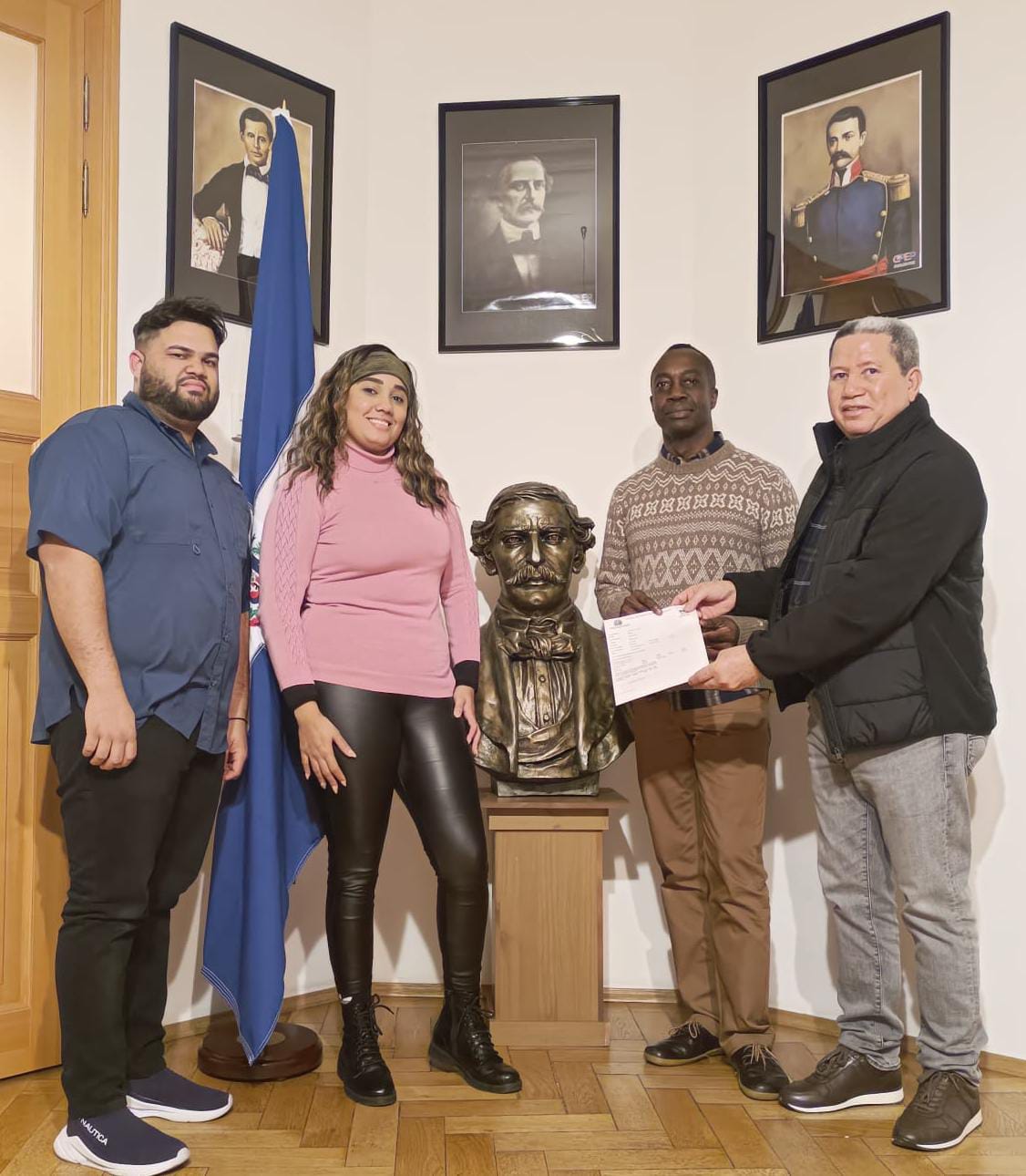 Praga: Consulado dominicano implementa interconexión tecnológica con Dirección de Pasaportes