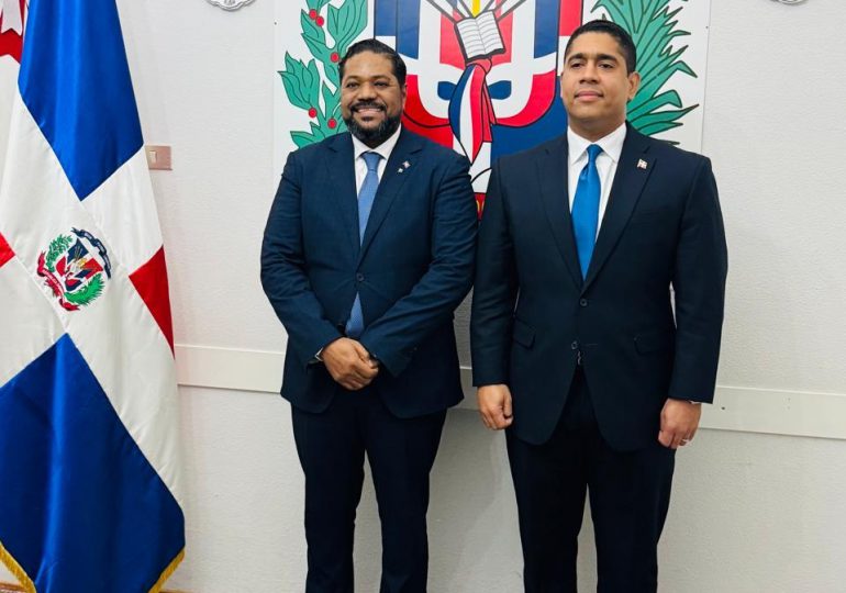 Nuevo cónsul de RD en Génova, Adolfo Pineda, asume funciones Nuevo cónsul de RD en Génova, Adolfo Pineda, asume funciones
