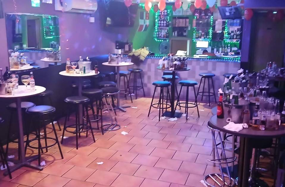Barcelona: Ocupan armas y drogas en bar dominicano Barcelona: Ocupan armas y drogas en bar dominicano