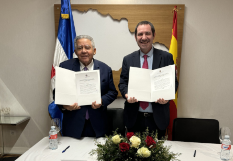 Dominicanos podrán acceder a más de 8 mil plazas de programas formativos en España