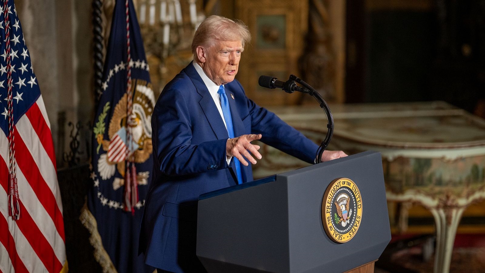 Trump impondrá en abril aranceles del 25% a coches, semiconductores y productos farmacéuticos