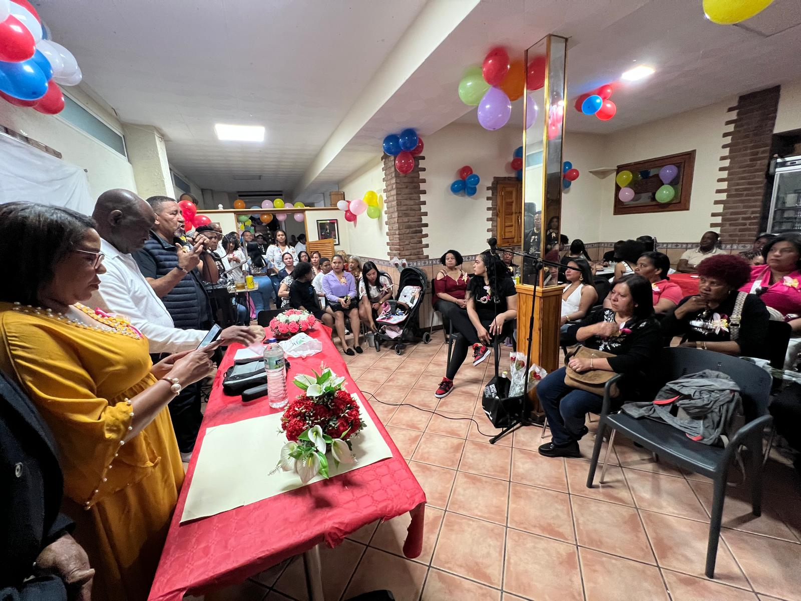 Madrid: Bajo el lema «Dios y la sociedad esperan por nosotras «, celebran día de las Madres Dominicanas