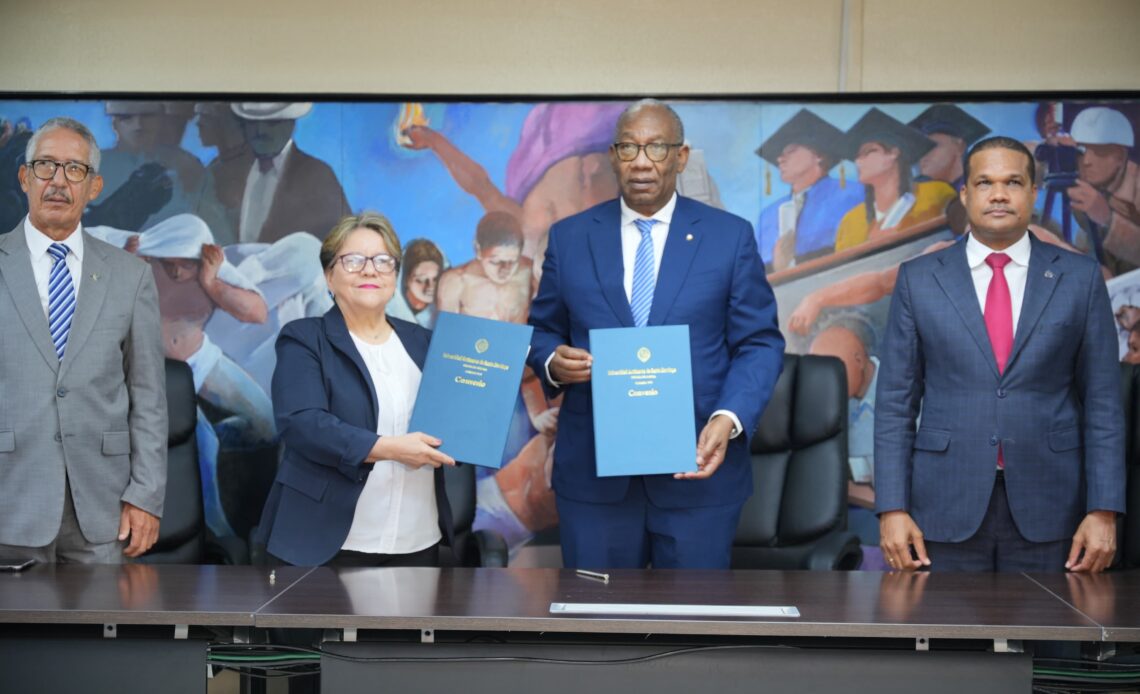 UASD e INDOMET crean la primera Licenciatura en Ciencias de la Atmósfera en RD UASD e INDOMET crean la primera Licenciatura en Ciencias de la Atmósfera en RD