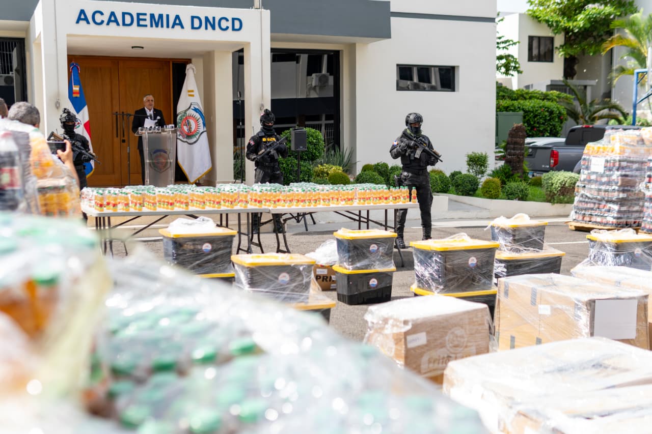 Incautan cocaína líquida camuflada en jugos y refrescos con destino España en Puerto Caucedo