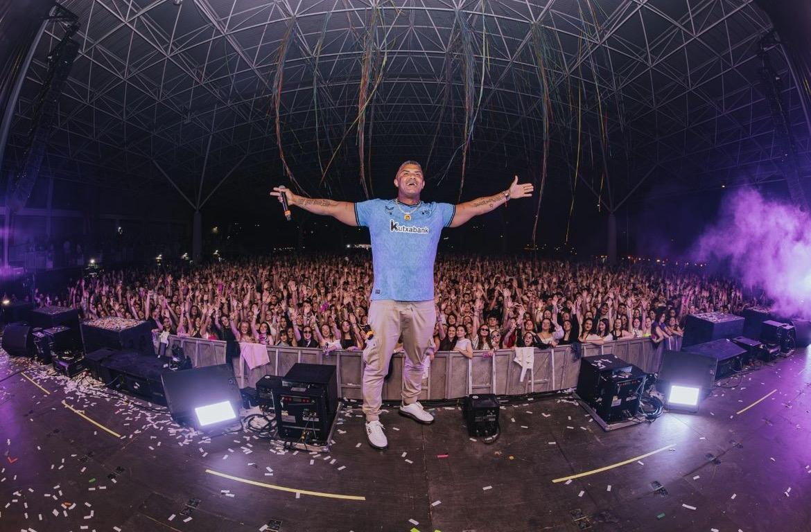 Cantante dominicano Henry Méndez se disculpa por controvertidas declaraciones