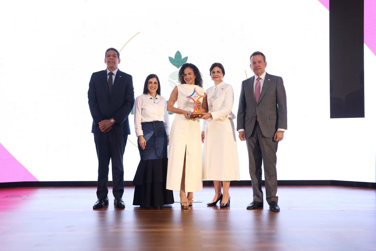1,469 empresas lideradas por mujeres exportaron a más de 100 mercados entre 2020 y 2024 1,469 empresas lideradas por mujeres exportaron a más de 100 mercados entre 2020 y 2024
