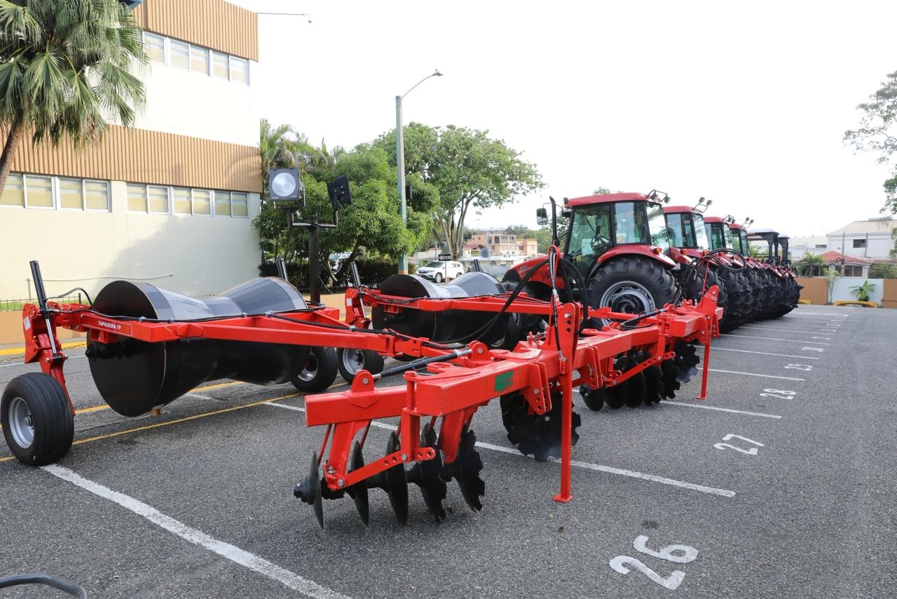 Gobierno impulsa mecanización del campo para reducir mano de obra extranjera Gobierno impulsa mecanización del campo para reducir mano de obra extranjera