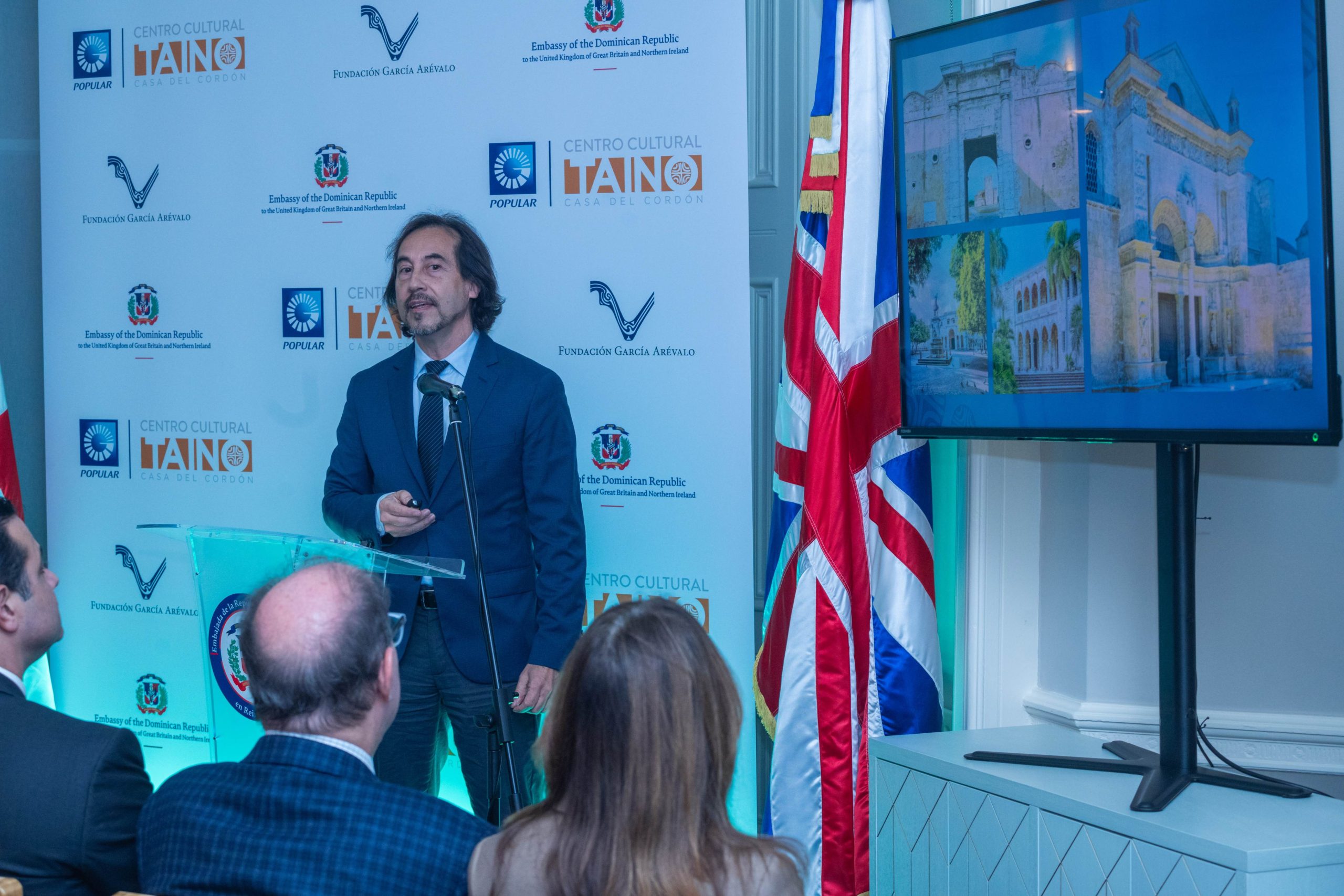 Banco Popular presenta en Londres la obra «Nuestros primeros pobladores» Banco Popular presenta en Londres la obra «Nuestros primeros pobladores»