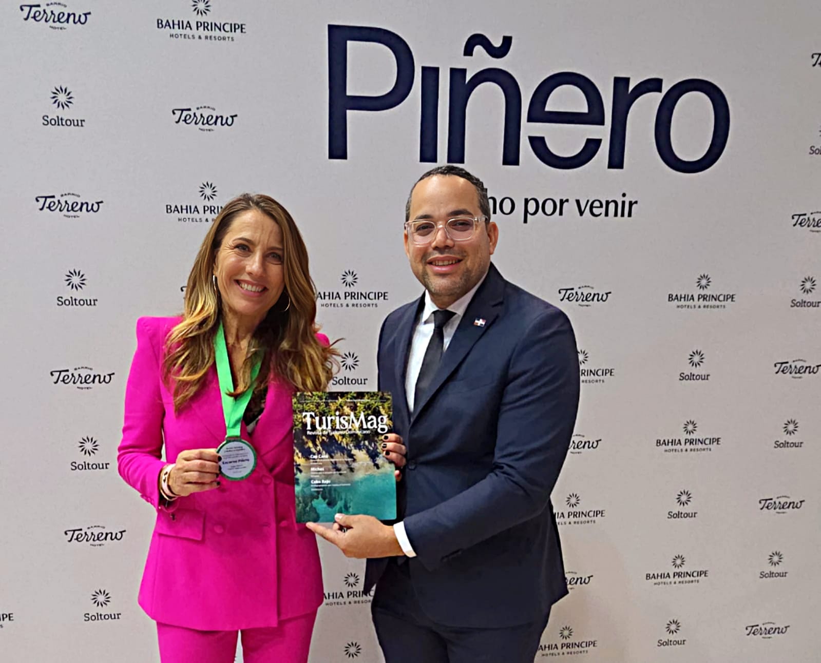 Revista TurisMag con éxito en FITUR y fortalece promoción del turismo dominicano»