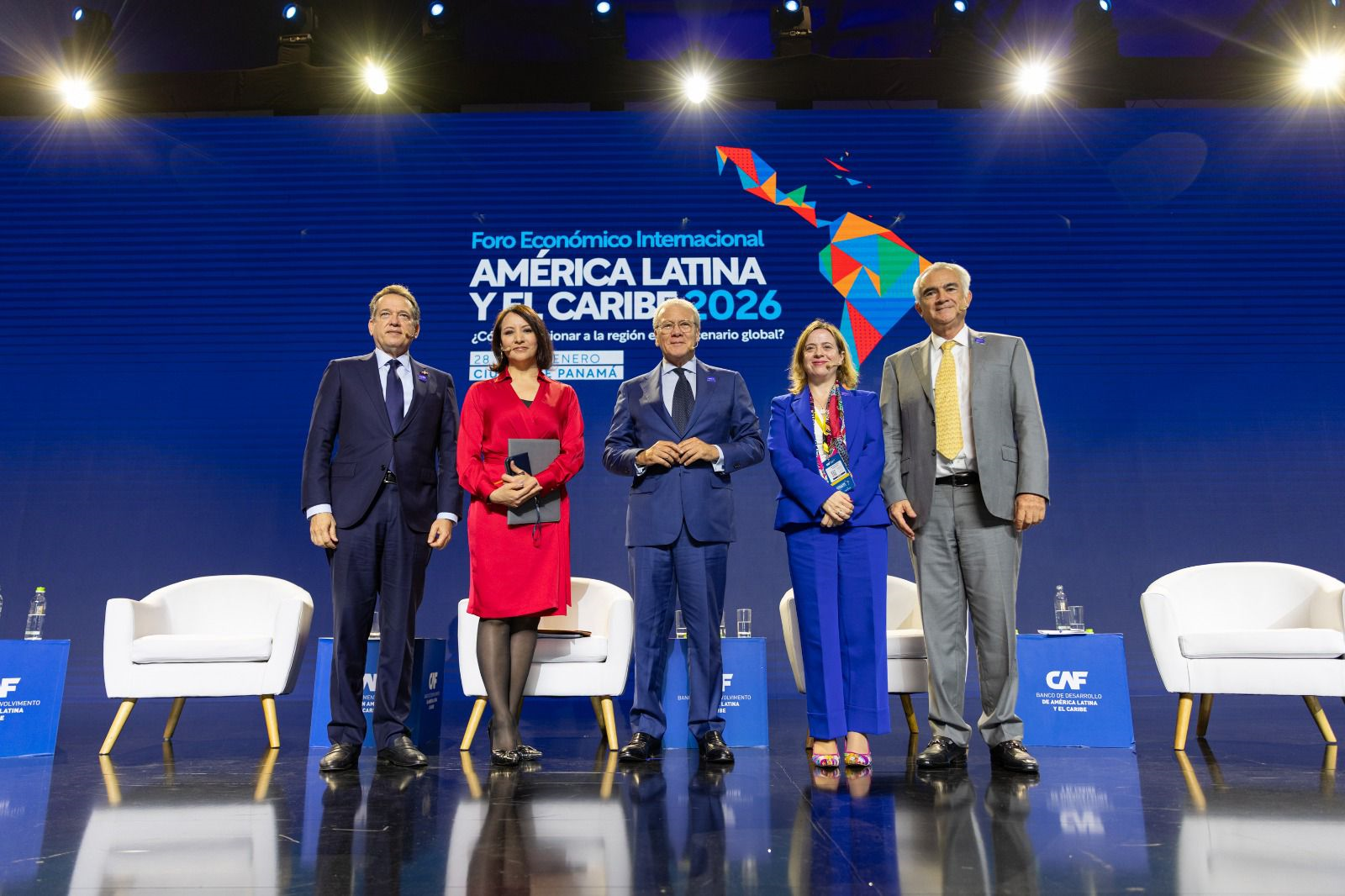 Ito Bisonó aborda retos regionales en foro económico de la CAF en Panamá