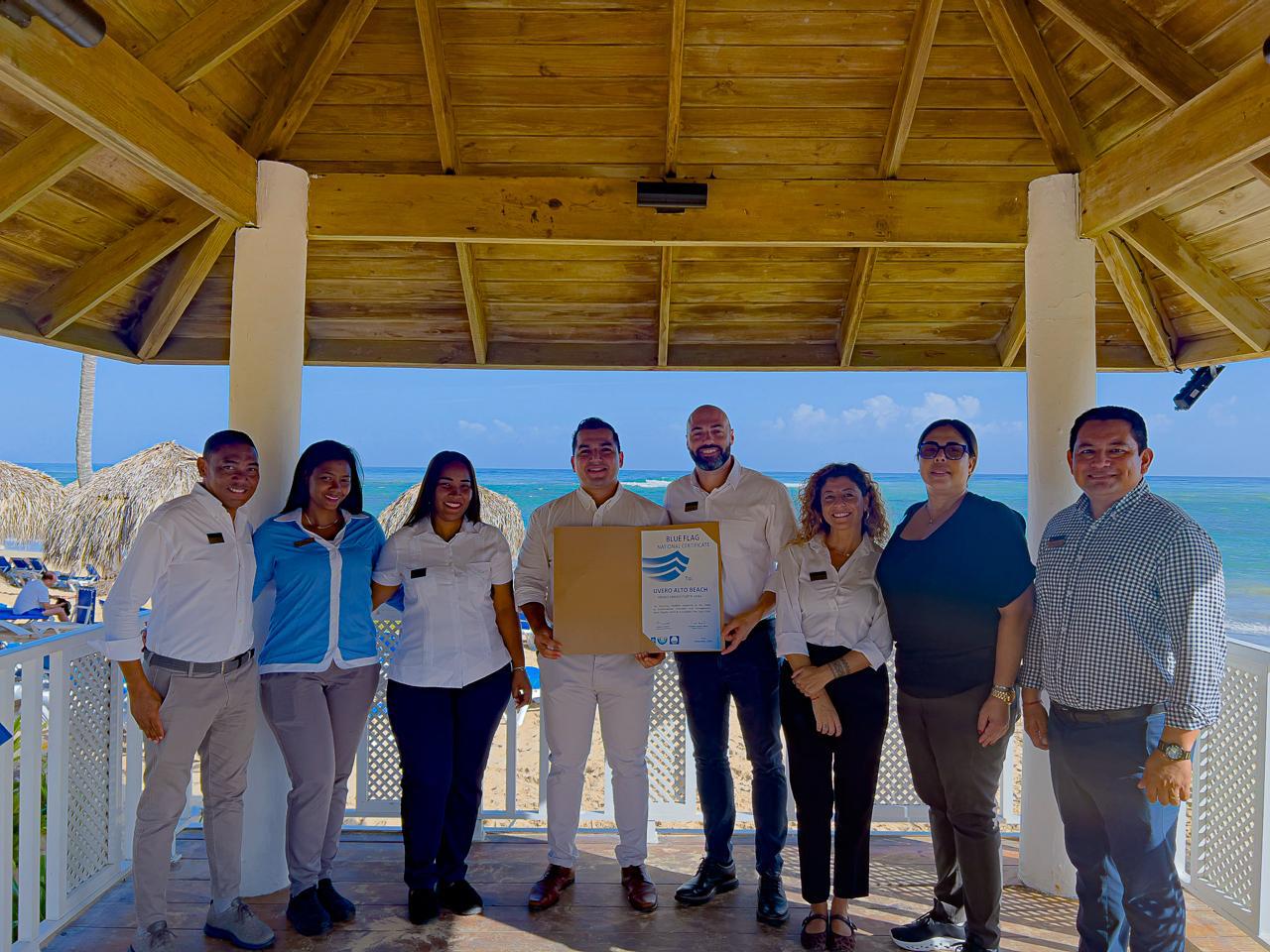 Grand Sirenis Punta Cana renueva bandera azul por décimo año consecutivo Grand Sirenis Punta Cana renueva bandera azul por décimo año consecutivo