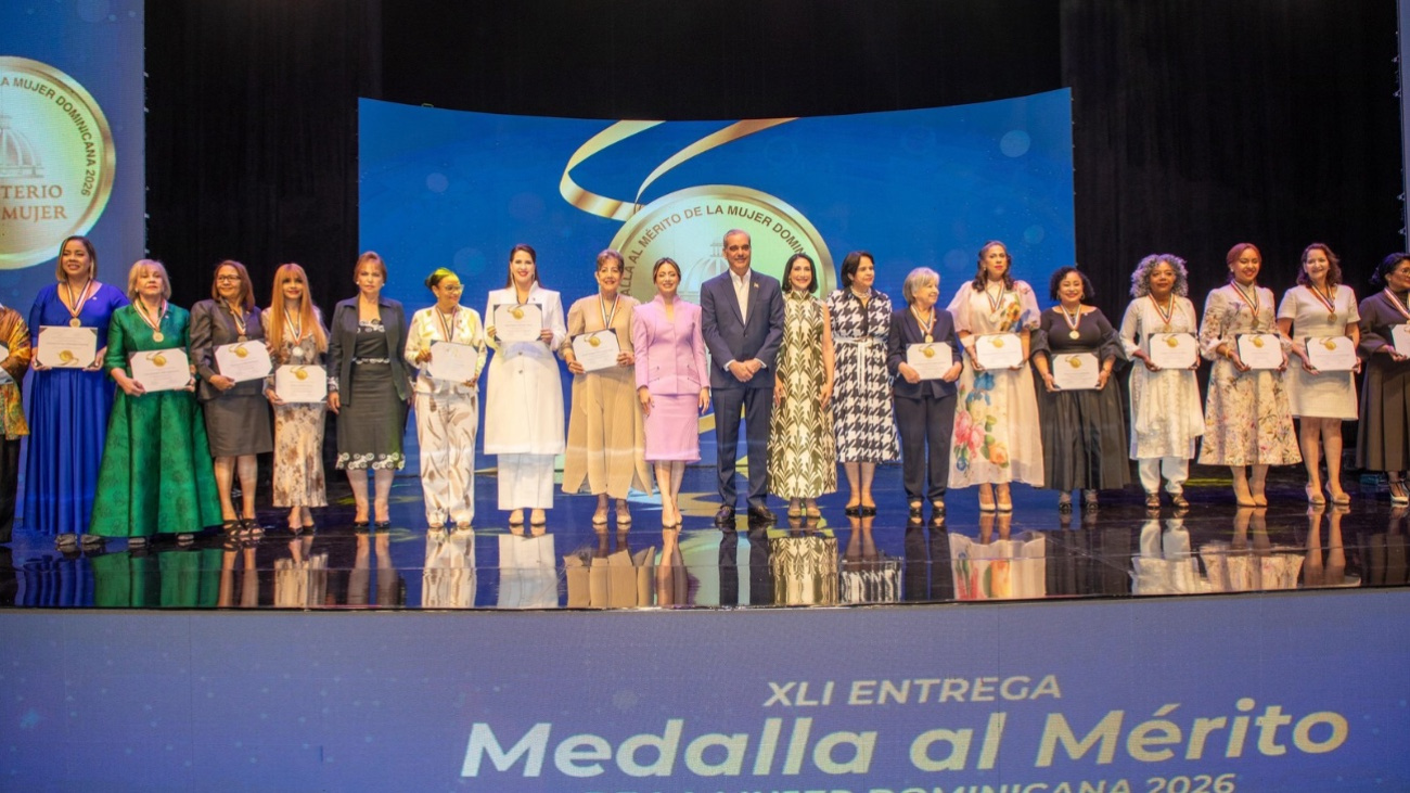 Presidente Abinader entrega Medalla al Mérito a 22 mujeres destacadas en Día Internacional de la Mujer