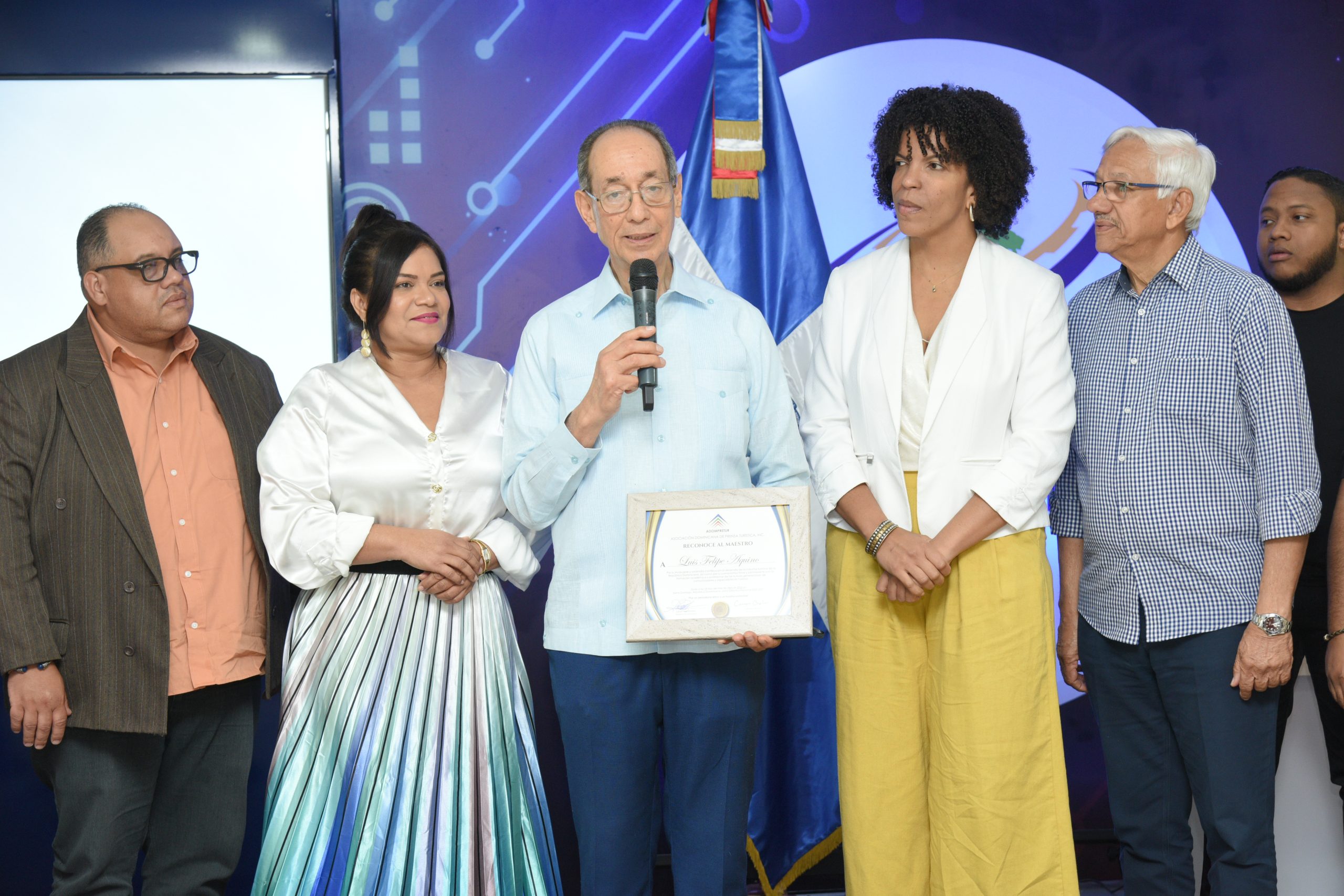 Adompretur fomenta formación en periodismo turístico