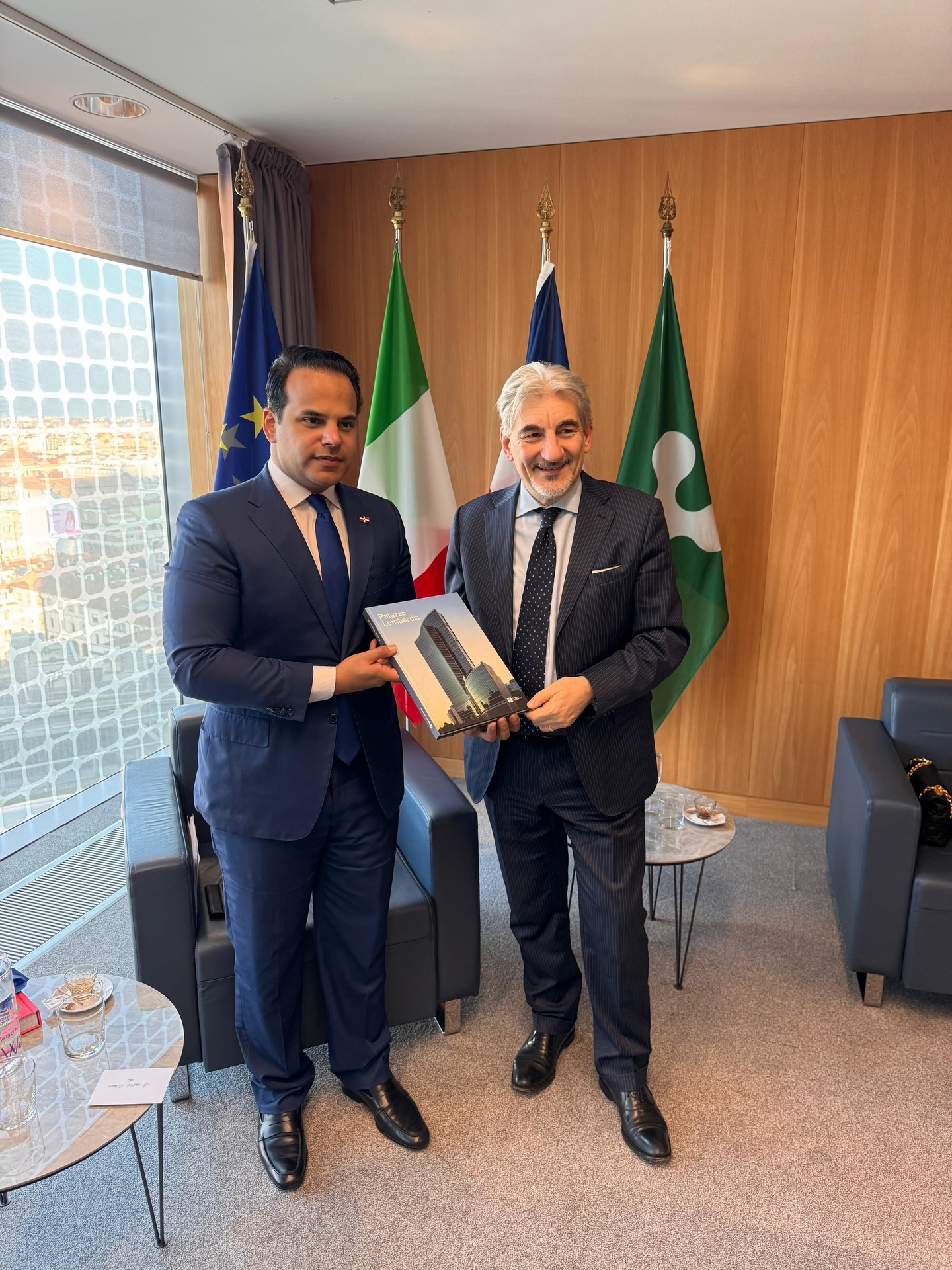 Cónsul Miguel Vásquez aborda comercio e inversión con empresarios y autoridades Región Lombardía