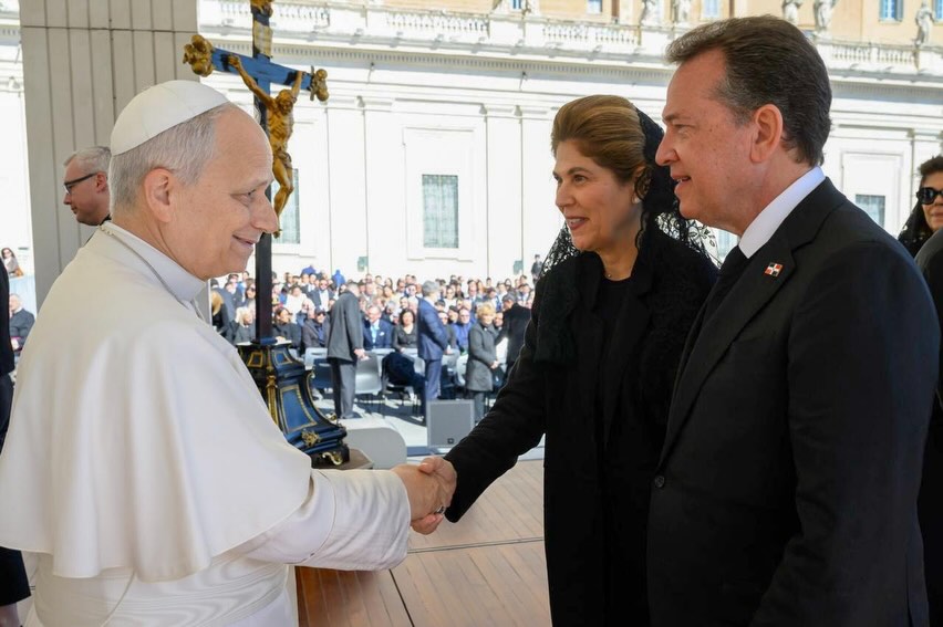 Vaticano: Ministro Ito Bisonó y su familia sostienen encuentro con el papa León XIV