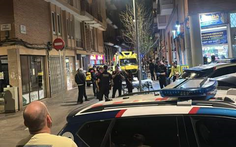 Dominicano en estado crítico tras recibir siete disparos en Barcelona: agresor huyó en patinete