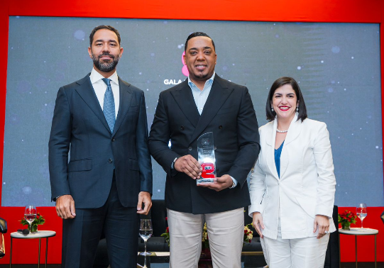 Premio Joven del Año 2026 reconoció a José Francisco Ramos Frías destacado en el exterior
