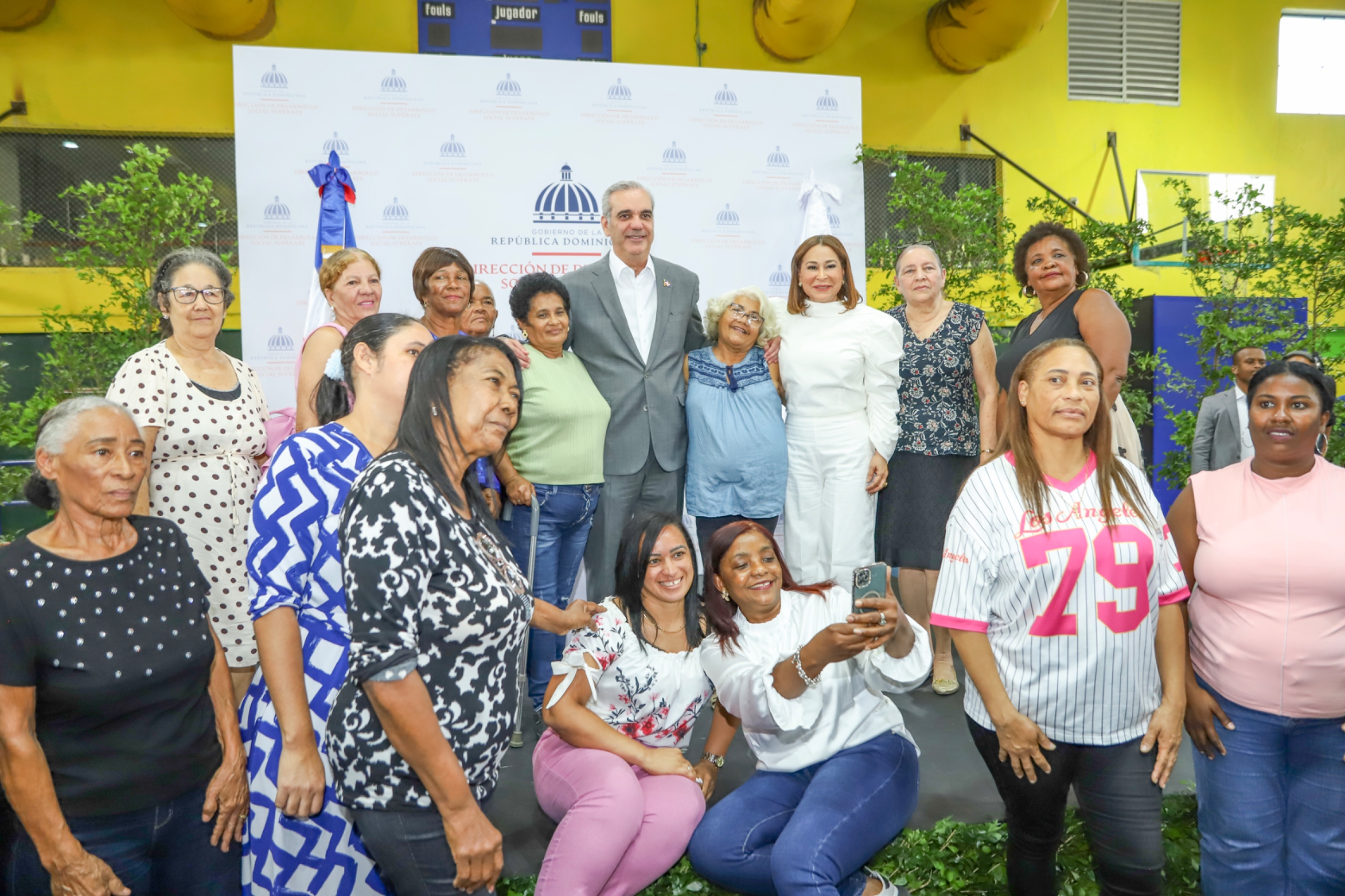 Gobierno inicia entrega de «El Cariñito» que beneficia a un millón de madres