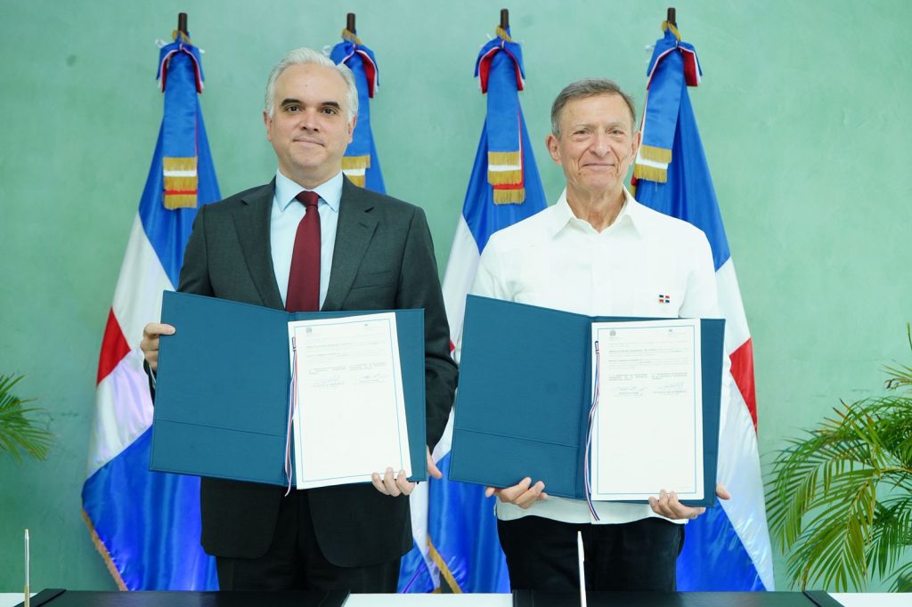 Dominicanos en el exterior podrán completar bachillerato con pruebas nacionales en consulados