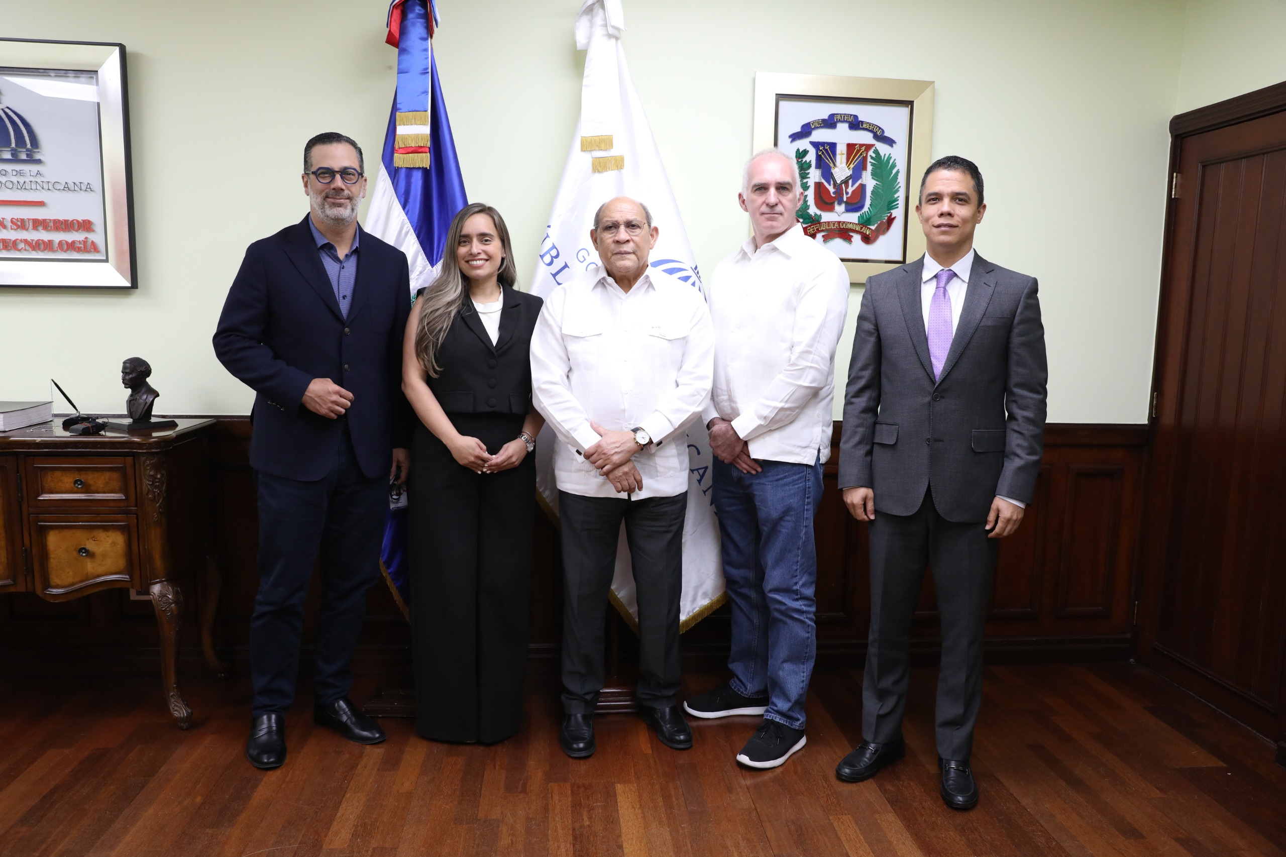 MESCyT y Arajet impulsan alianza para formar pilotos, mecánicos y tripulación aérea en RD MESCyT y Arajet impulsan alianza para formar pilotos, mecánicos y tripulación aérea en RD